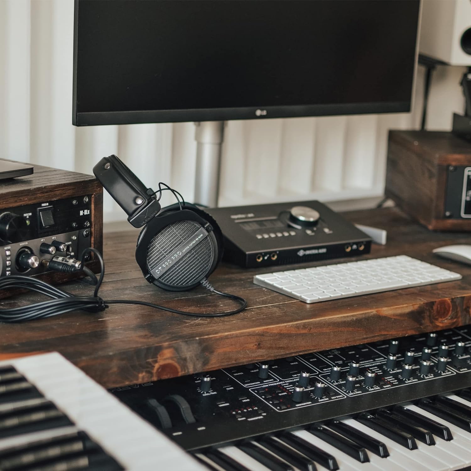 beyerdynamic Dt 990 Pro Over-Ear Studio Monitor Headphones - Open-Back Stereo Construction, Wired (80 Ohm, Black (Limited Edition)) - Image 4