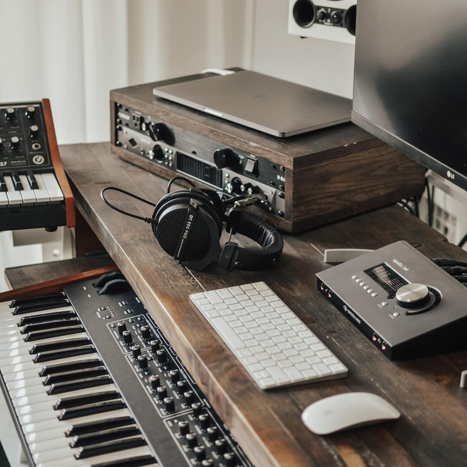 beyerdynamic Dt 990 Pro Over-Ear Studio Monitor Headphones - Open-Back Stereo Construction, Wired (80 Ohm, Black (Limited Edition)) - Image 5